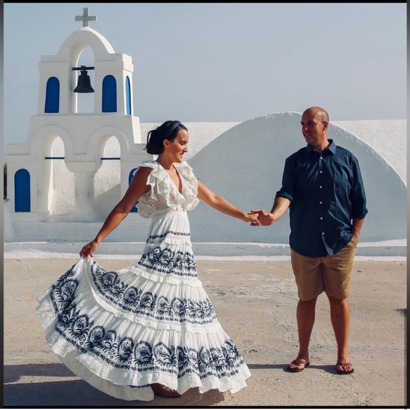 Hi! I’m Annie. Thanks for shopping my closet! Make yourself at home. :) - Picture 6 of 7